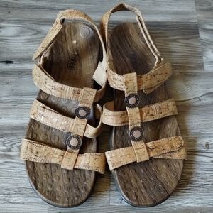 Orthaheel Vionic Tan Strappy Sandals size 8